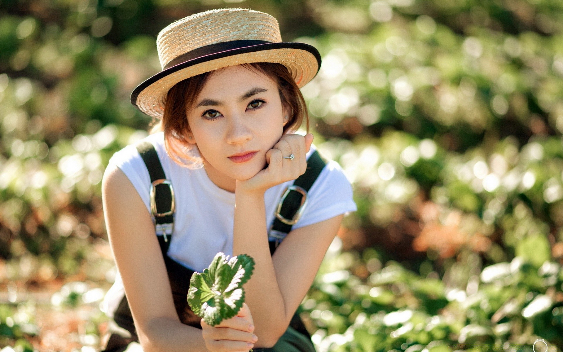 andere mädchen natur sommer frau im freien urlaub niedlich gutes wetter mädchen blume hübsch vergnügen entspannung vergnügen kind mode gras eins freude