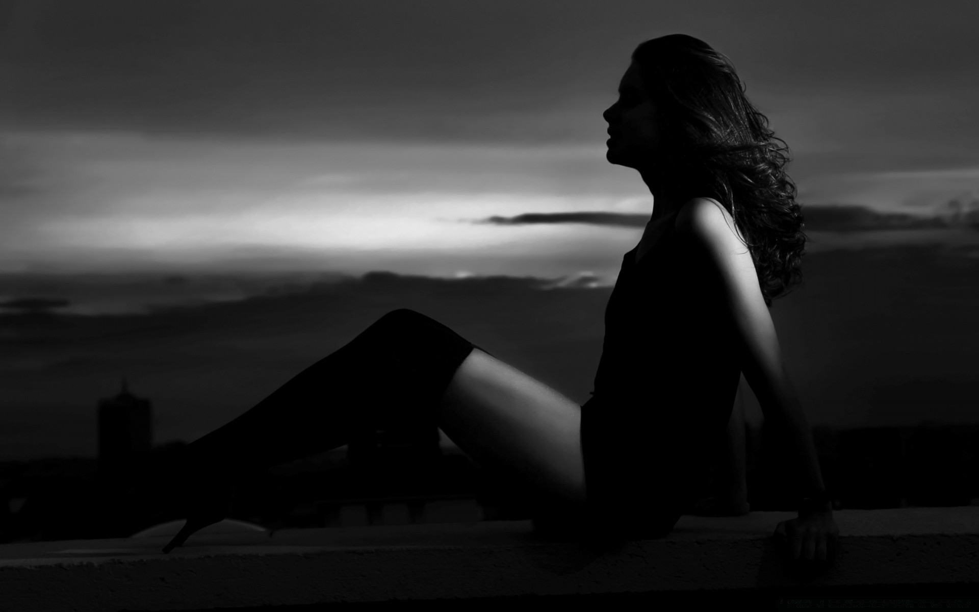 autre fille monochrome coucher de soleil silhouette rétro-éclairé fille plage aube soirée ombre paysage soleil femme ciel noir et blanc nu lumière portrait crépuscule eau