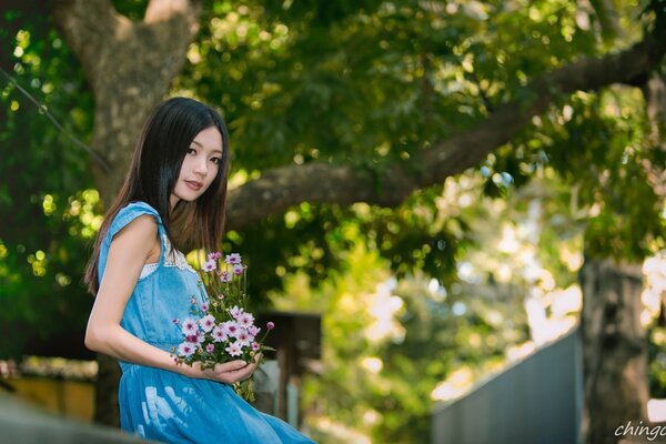 Retrato de una chica al aire libre