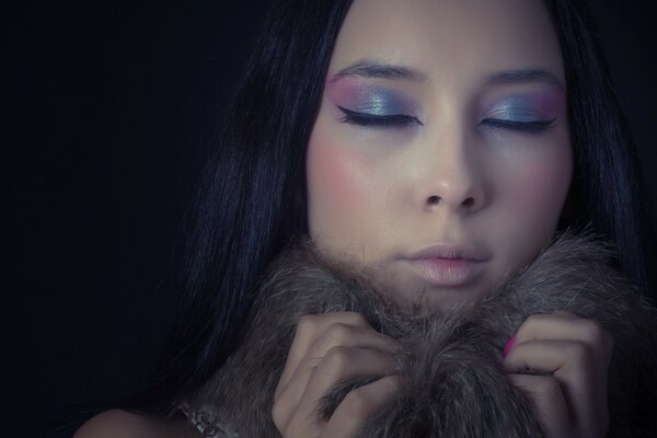 Portrait shooting of a girl in bright eye makeup