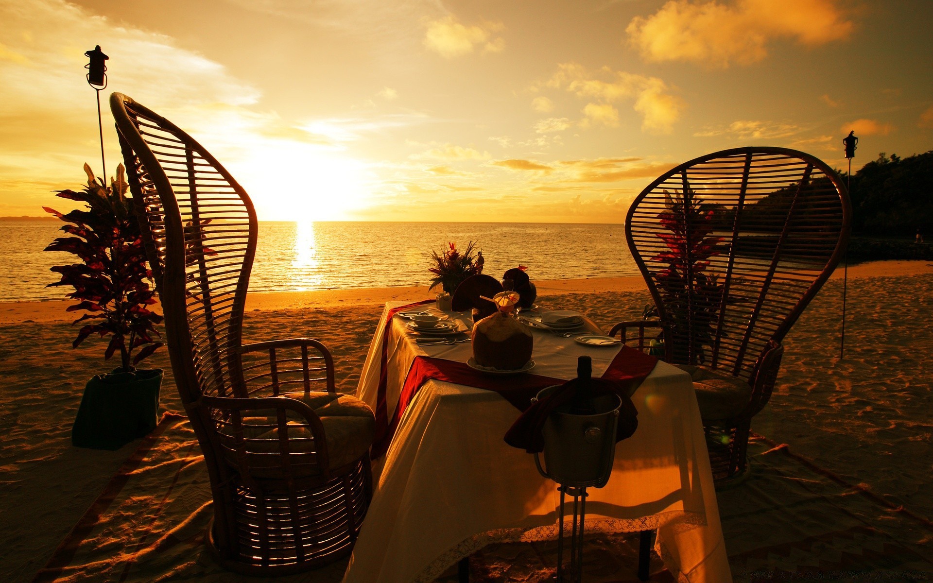 coeurs coucher de soleil soir plage mer océan eau loisirs chaise crépuscule voyage loisirs à l extérieur aube ciel mer été vacances soleil lumière