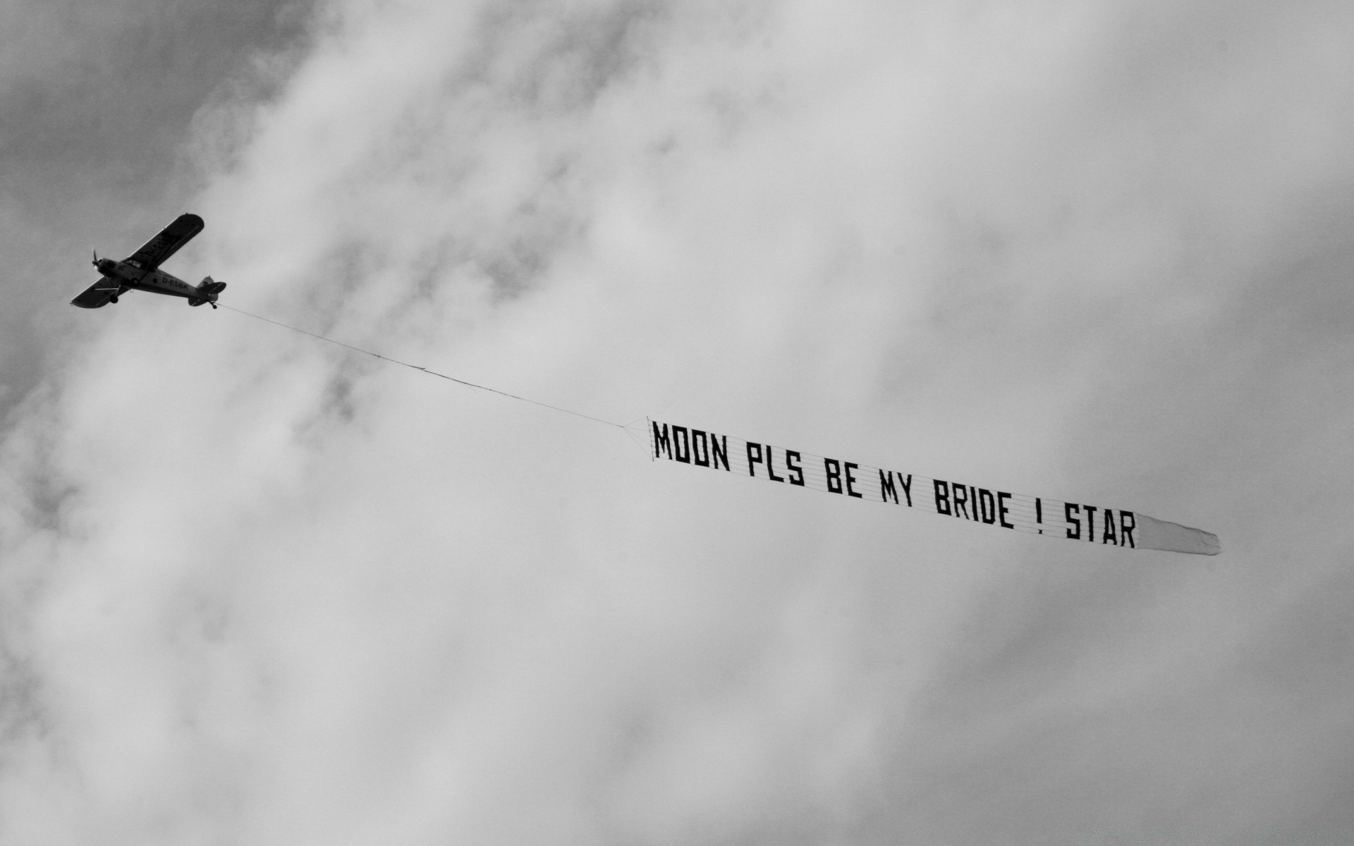 cuori aereo aereo fumo cielo militare volo aereo volare aria precisione monocromatico aeroporto guerra