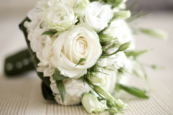 Bouquet de mariage de roses Blanches