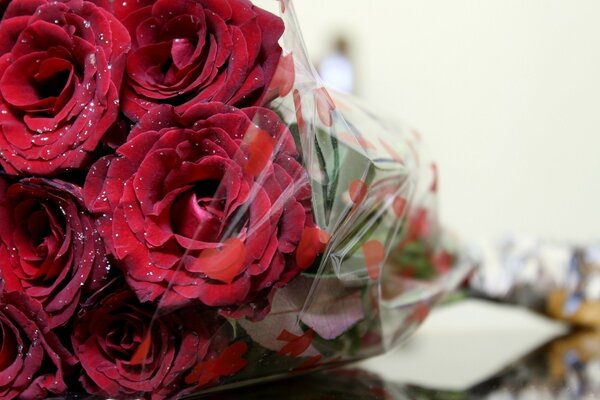 Bouquet of roses is the best gift for the bride