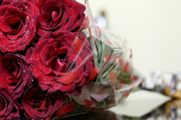 Ramo de rosas el mejor regalo para la novia