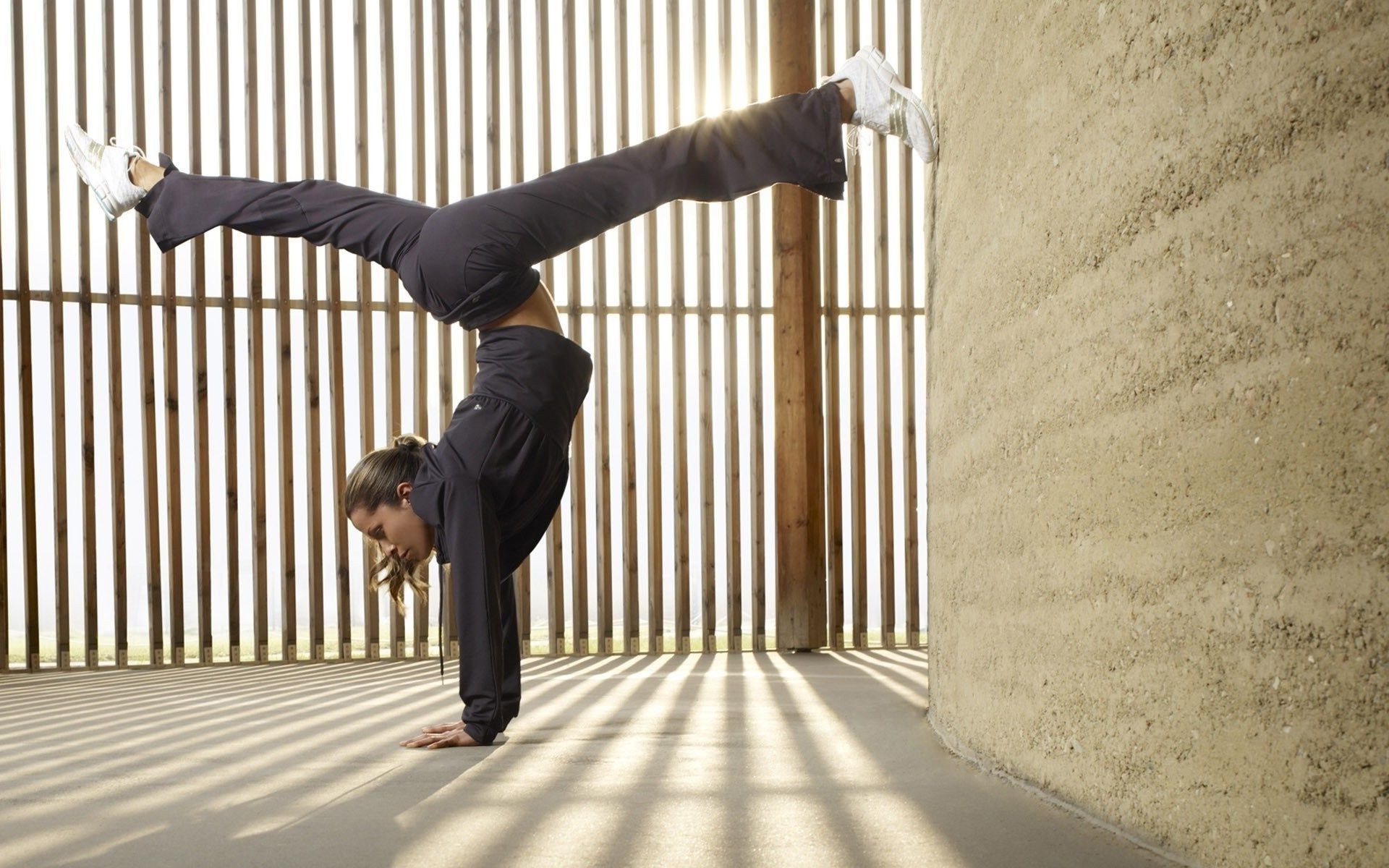 deportes hombre solo adulto mujer negocio al aire libre equilibrio