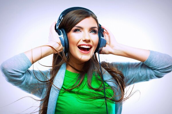 A girl listens to music with headphones