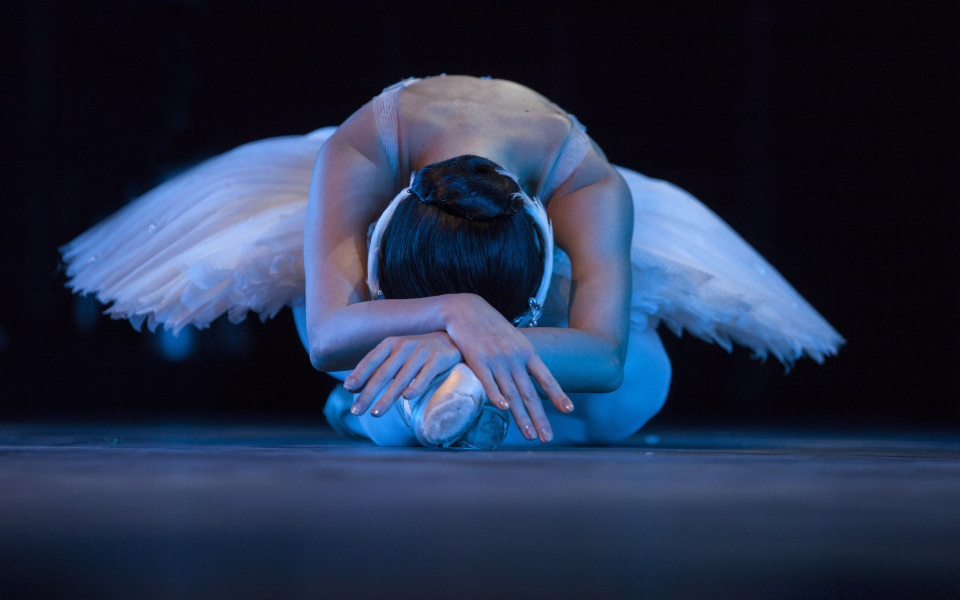 musica nudo donna da solo balletto acqua ballerina ragazza adulto scuro subacqueo ritratto luce ballerino