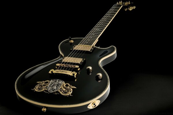 Vintage negro con oro guitarra