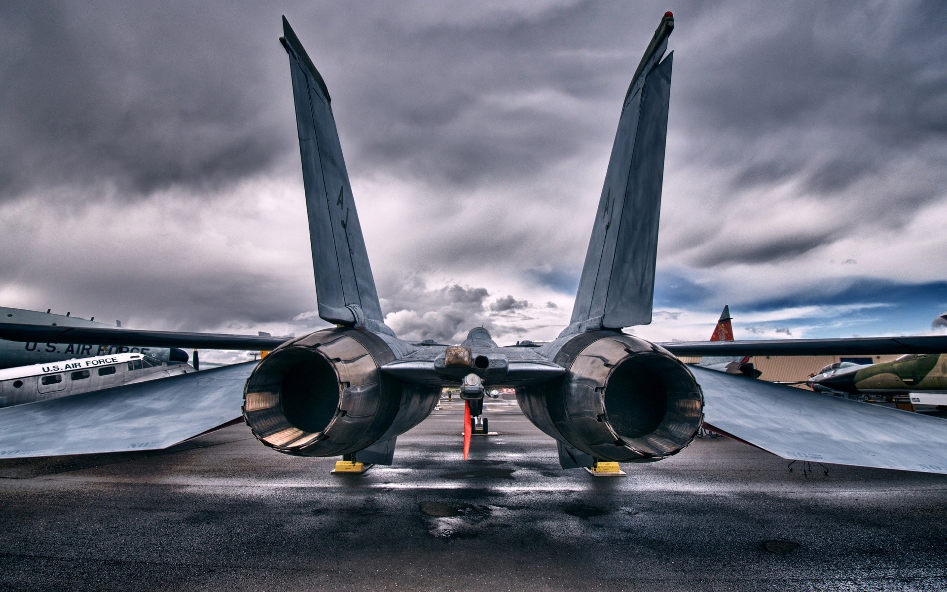 aviação avião avião carro sistema de transporte aeroporto viagens céu militar avião voo asa ar asfalto rápido força aérea motor