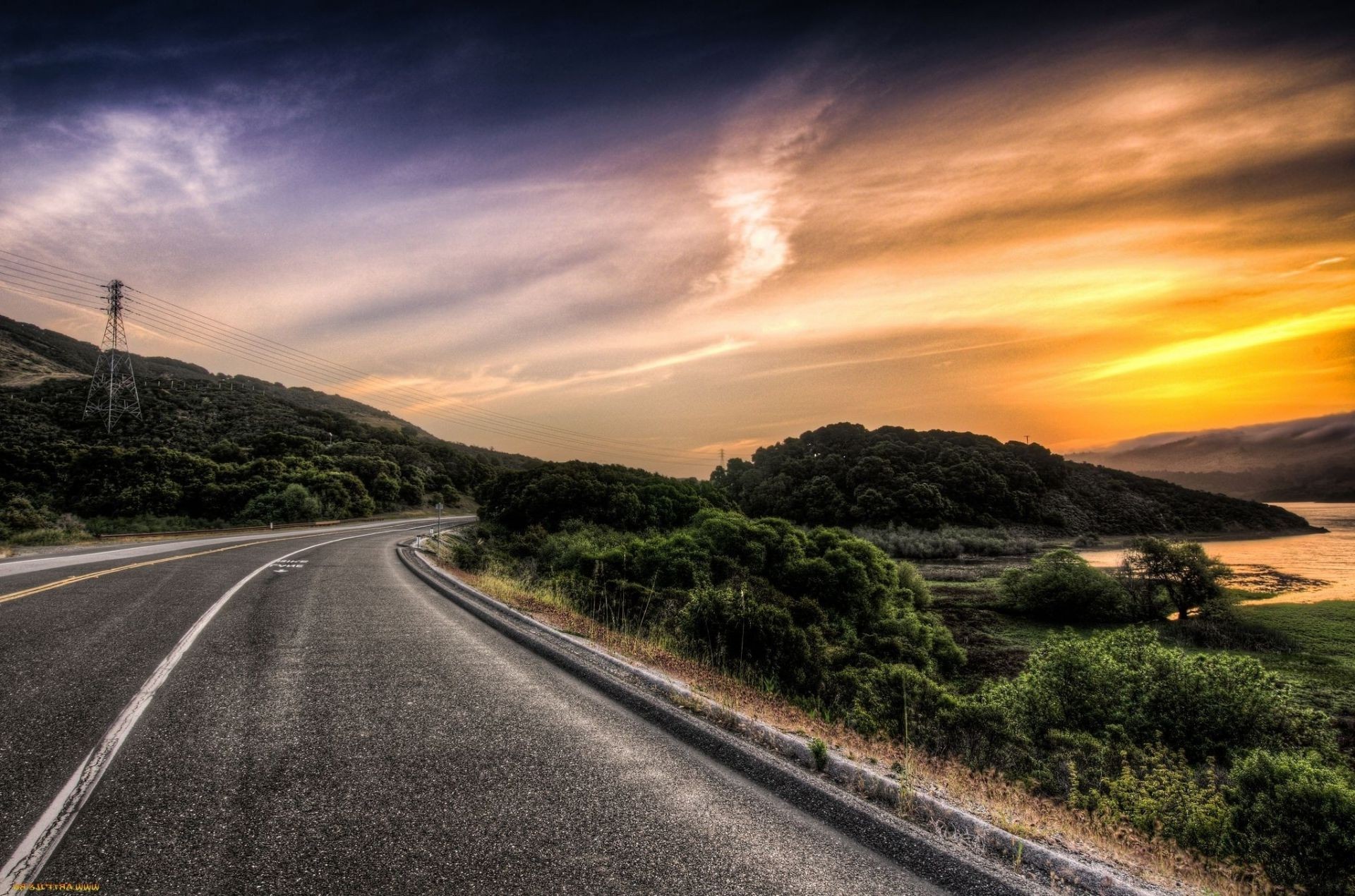 route asphalte autoroute voyage paysage ciel long coucher de soleil guide nature rue système de transport cordes soirée