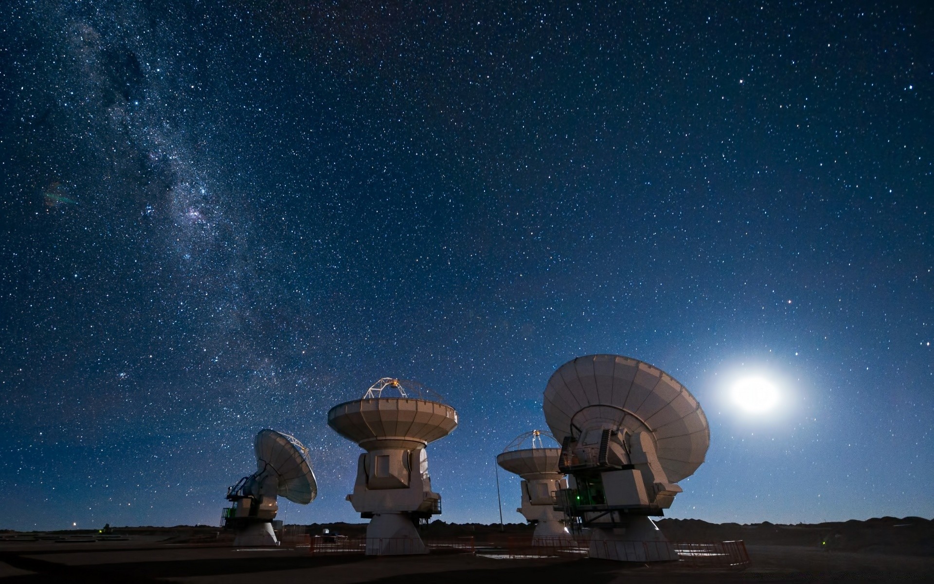 космические корабли астрономия луна обсерватория телескоп спутниковое разведка небо пространство наука планеты космический корабль галактика путешествия внеземное существо солнце на открытом воздухе шарообразные свет дневной свет