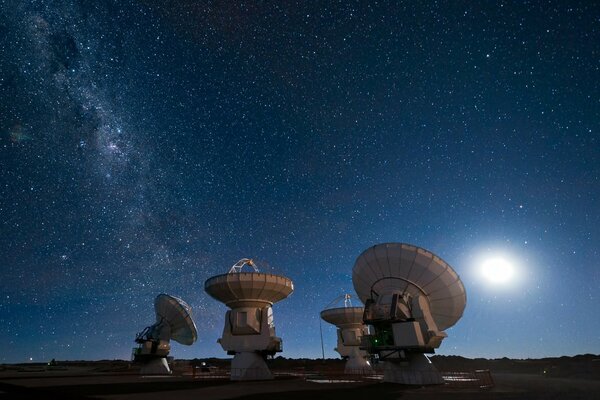 Telescopio en el Observatorio para observaciones