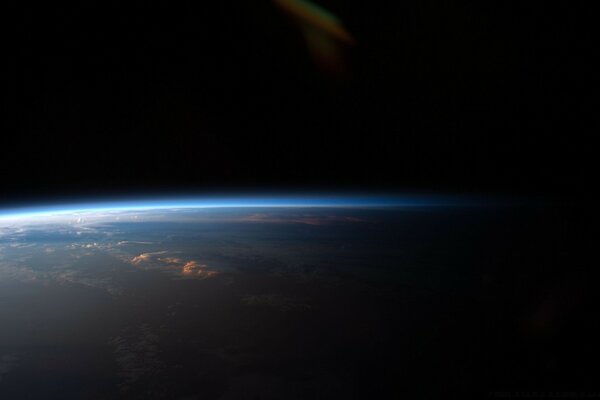 منظر من الفضاء لكسوف الشمس. كوكب الأرض