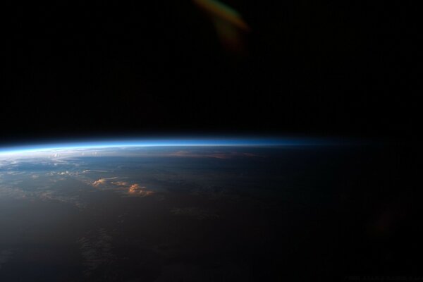 Vue de l espace sur l éclipse solaire. Planète terre