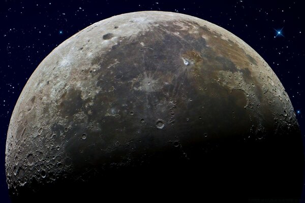 Luna satélite en el fondo de la galaxia