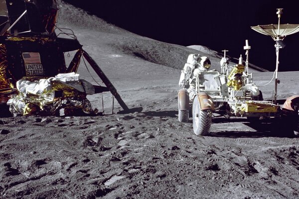 Astronauts space travel on the moon