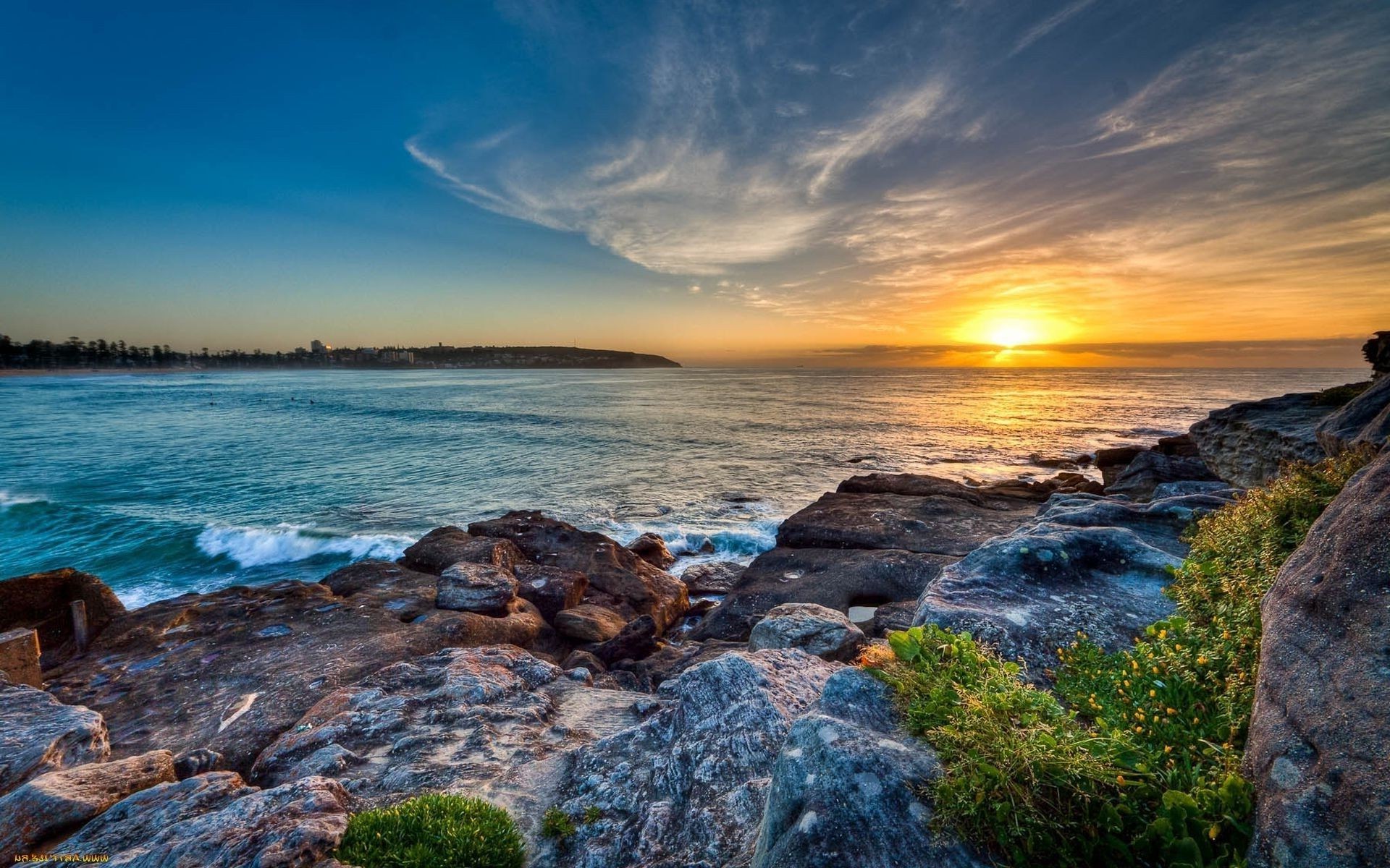 pôr do sol e amanhecer água pôr do sol mar mar oceano praia céu viagens amanhecer crepúsculo paisagem sol natureza à noite paisagem bom tempo verão ao ar livre rocha