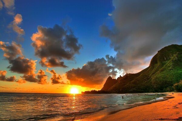 Sonnenuntergang am Strand am Rand der Erde