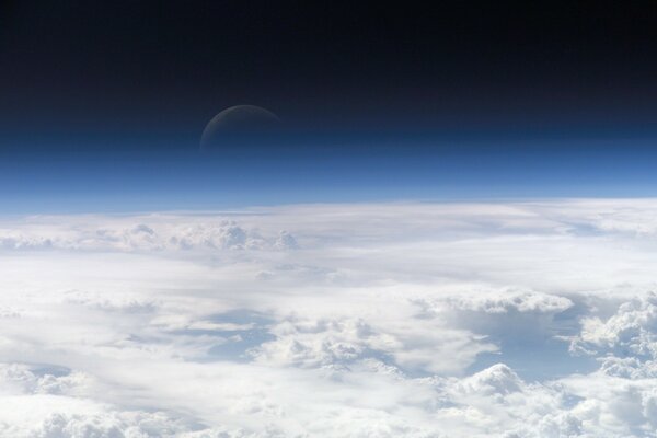 A chic view over snow-white clouds