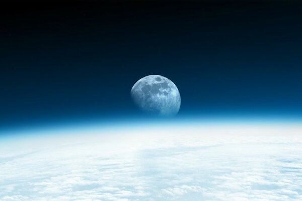 منظر للقمر في السماء الفضاء