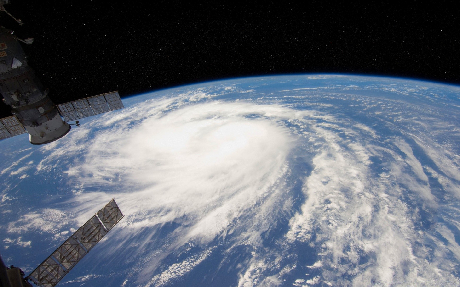 行星 行星 天文学 探索 航天器 球形 空间 月亮 大气 天空 星系 光 科学 卫星 雪 旅行 冬天 冰 景观 天气