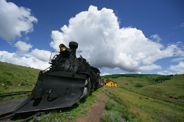 Eisenlokomotive Lokomotive Straße Wolken