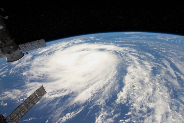 Nave astronomica con ramificazione sul pianeta