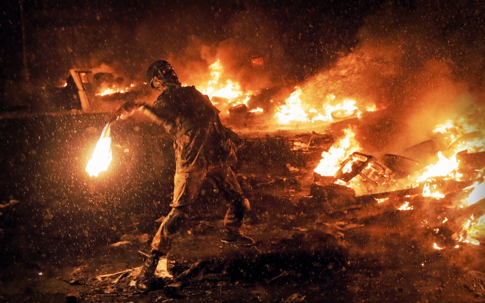 infanterie flamme rauch verbrannt warm heiß gefahr brennen katastrophe festival anzünden energie explosion lagerfeuer fackel kraftstoff