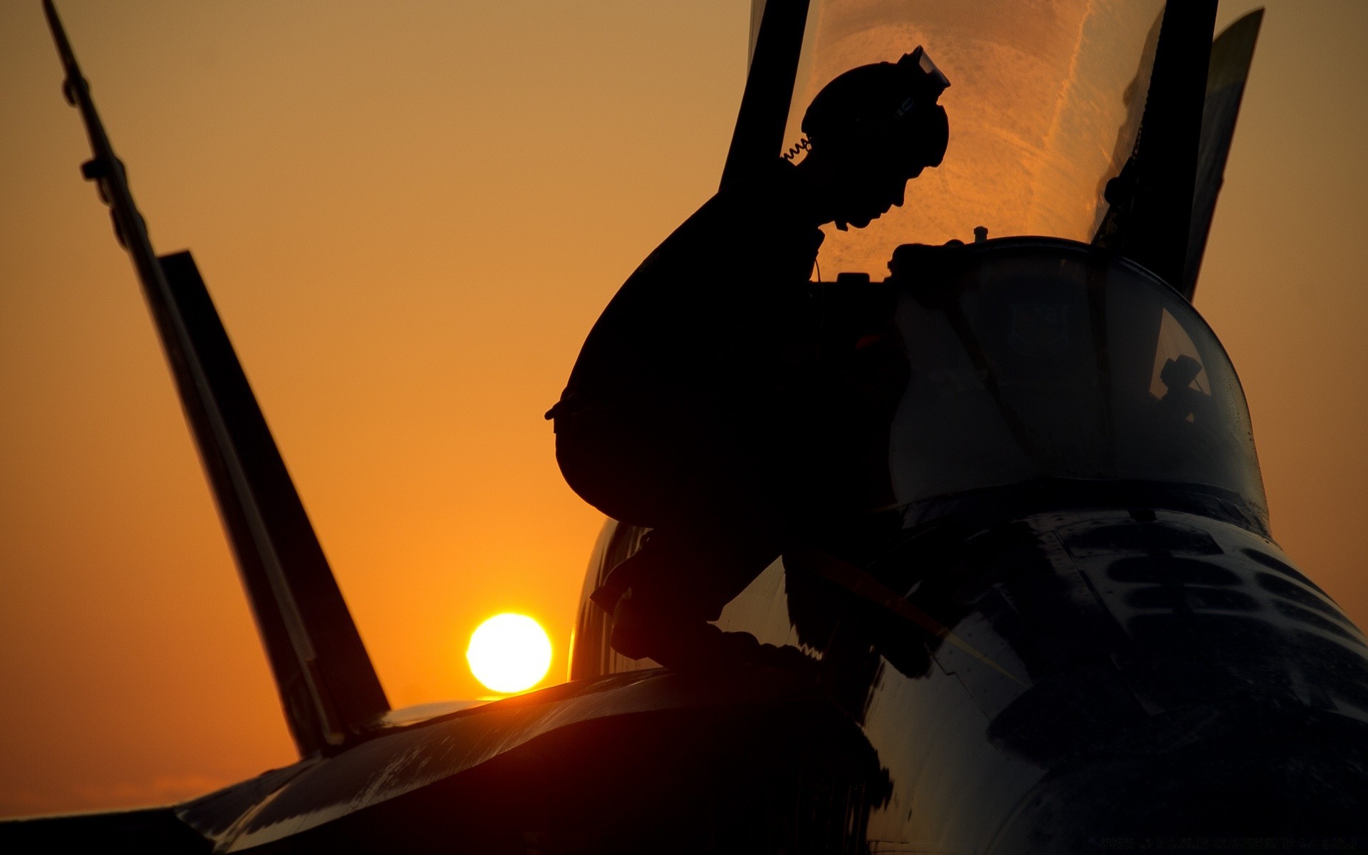 armas y ejército puesta del sol silueta iluminado solo hombre sol mujer acción adulto luz viajes amanecer concurso coche