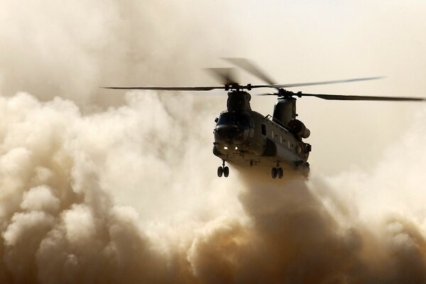 Avion militaire sur la lutte contre l incendie