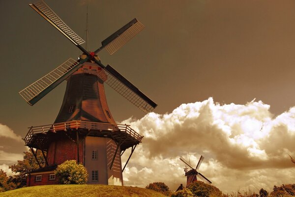 Moulins et le ciel. Vent. Paysage