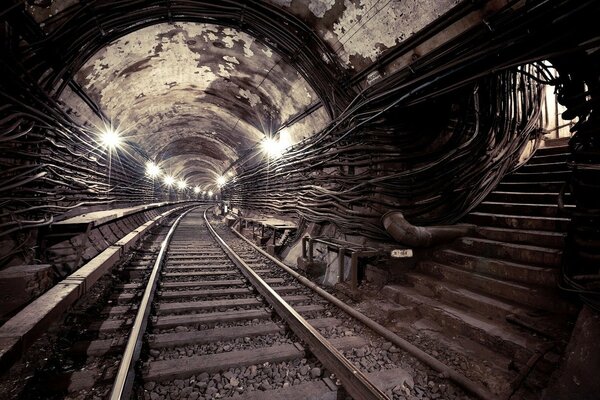 Alte dunkle U-Bahn-Mine