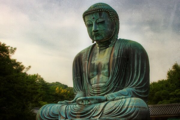 Buddha-Skulptur in der Natur