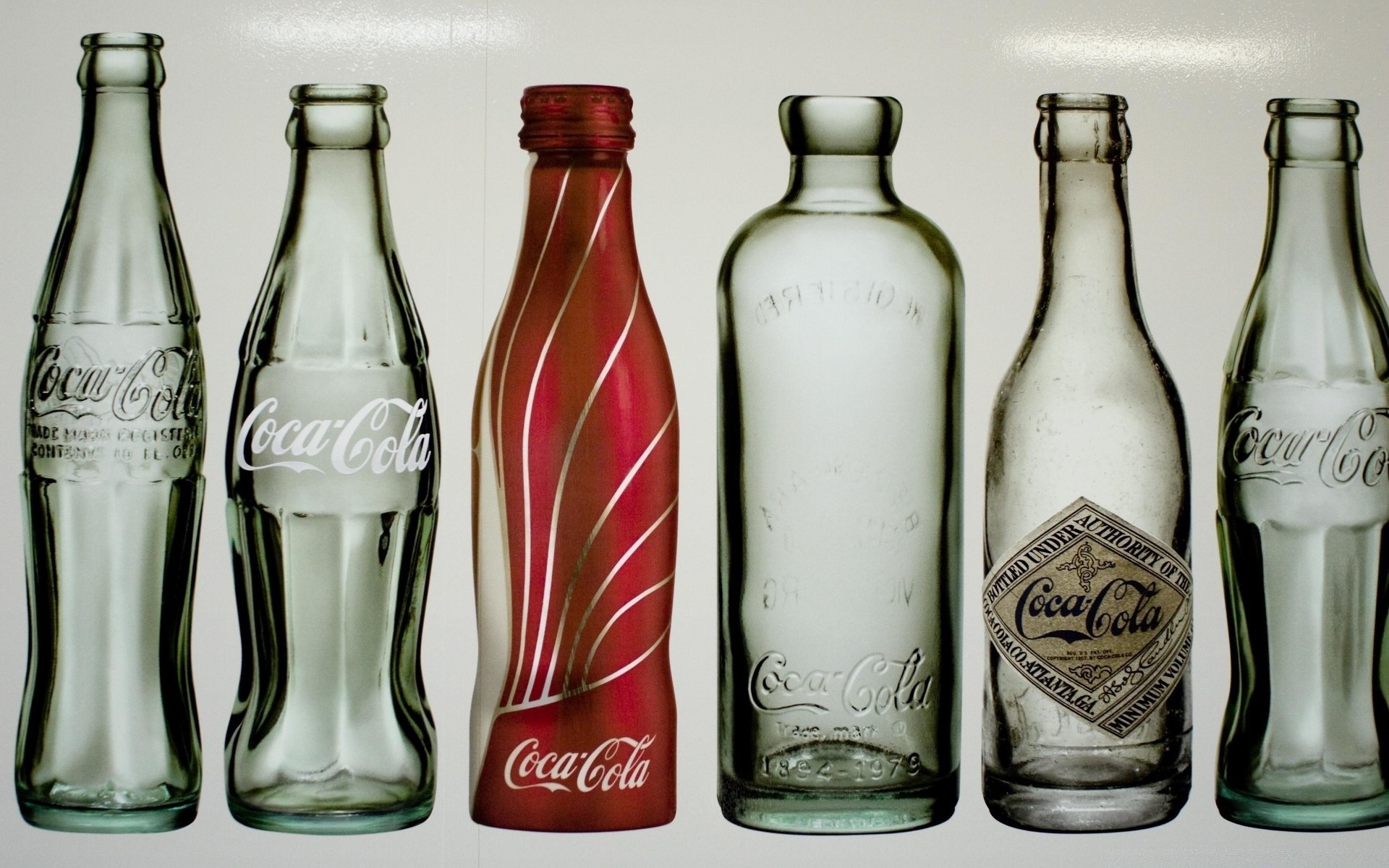 vintage drink glass bottle alcohol full liquid beer cold container soda cool wine bar translucent refreshment liquor wet ice