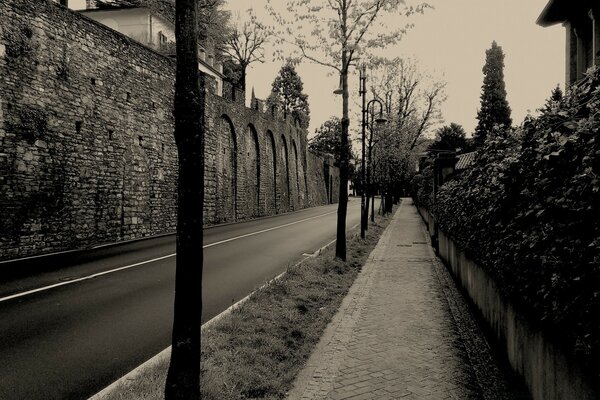 Desktop image road on the sidewalk