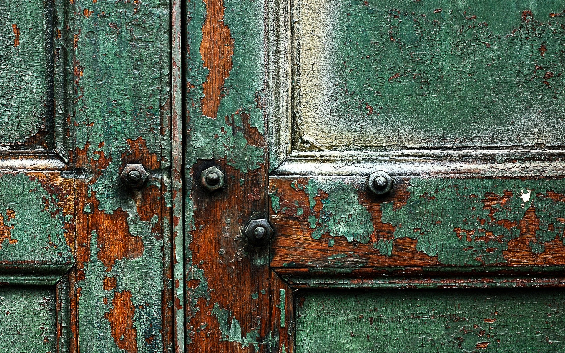 vintage porta di ferro vecchio arrugginito blocco ruggine sporco parete in acciaio struttura di legno retro cancello d ingresso del desktop di metallo di legno