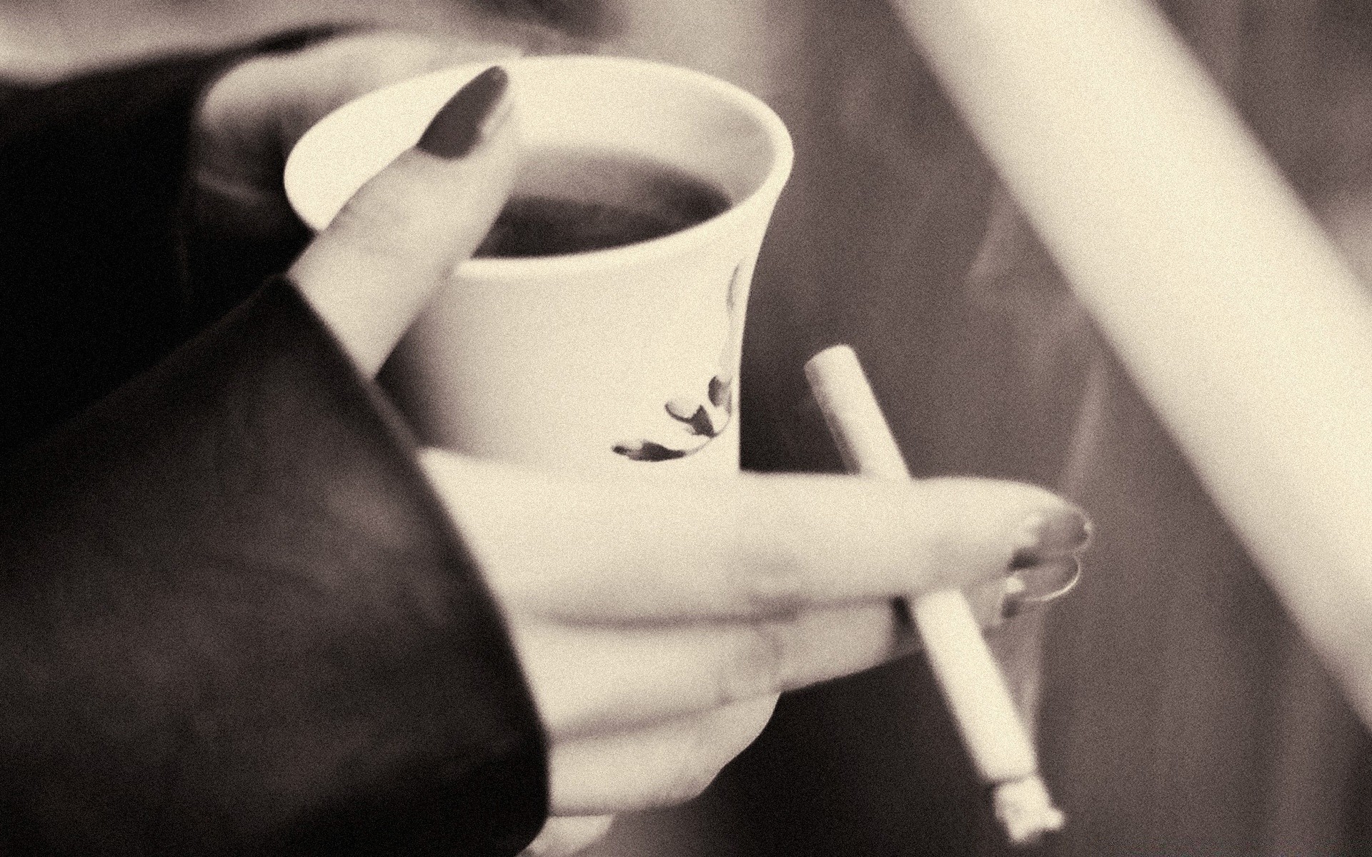 vintage in bianco e nero caffè tabacco affari donna fumo mani uomo tazza filtro singolo fumatore stab adulto scuro