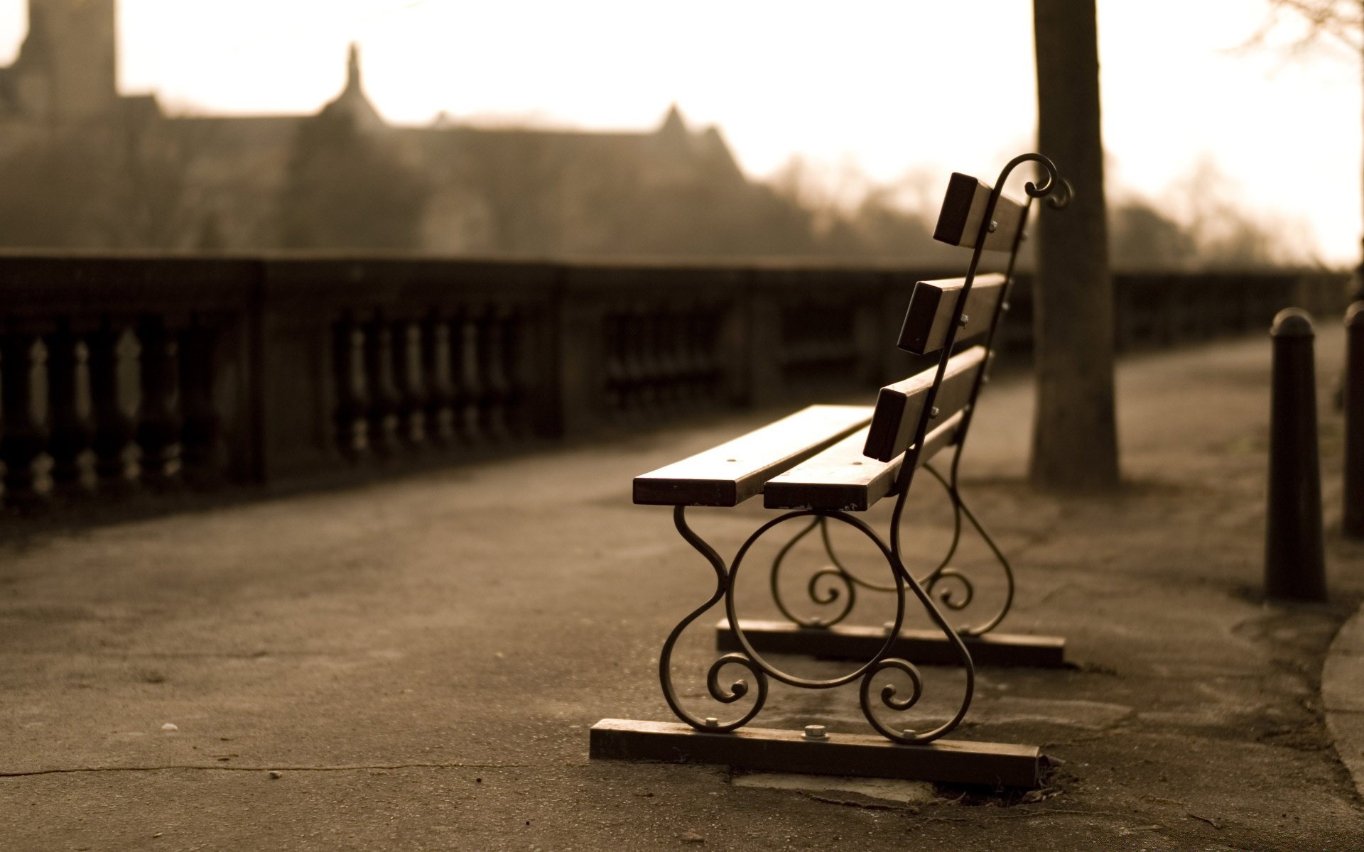 vintage monocromo banco silla asiento calle puesta de sol al aire libre sombra viejo madera sol