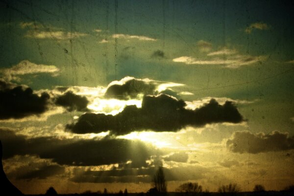 Himmel und Wolken geschlossene Sonne