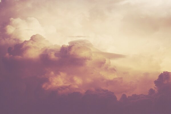 Ciel couvert de nuages gris