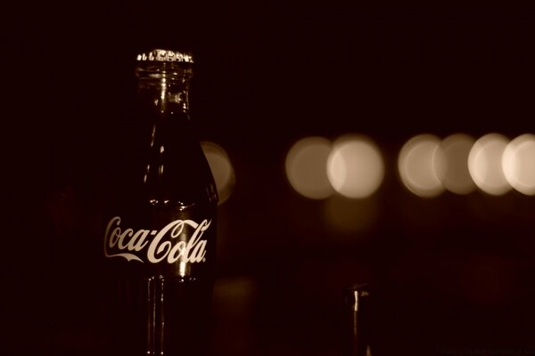 Eine noch nicht geöffnete Flasche Coca-Cola-Getränk