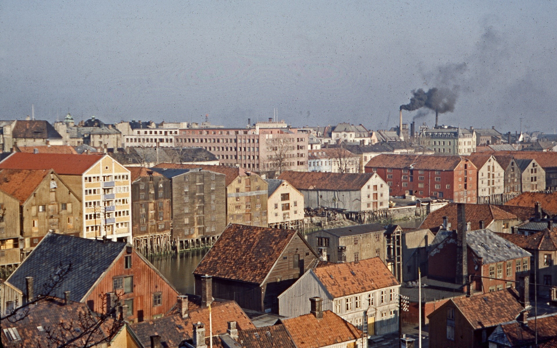 vintage miasto architektura dom miasto dom podróże dachy stare na zewnątrz miasto miejskie domy kościół