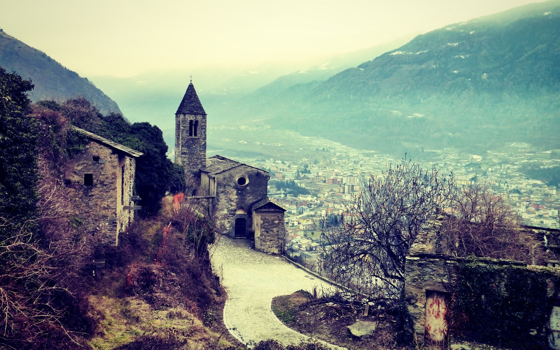 vintage montañas viajes arquitectura paisaje al aire libre antiguo religión naturaleza colina cielo turismo piedra escénico viejo madera roca