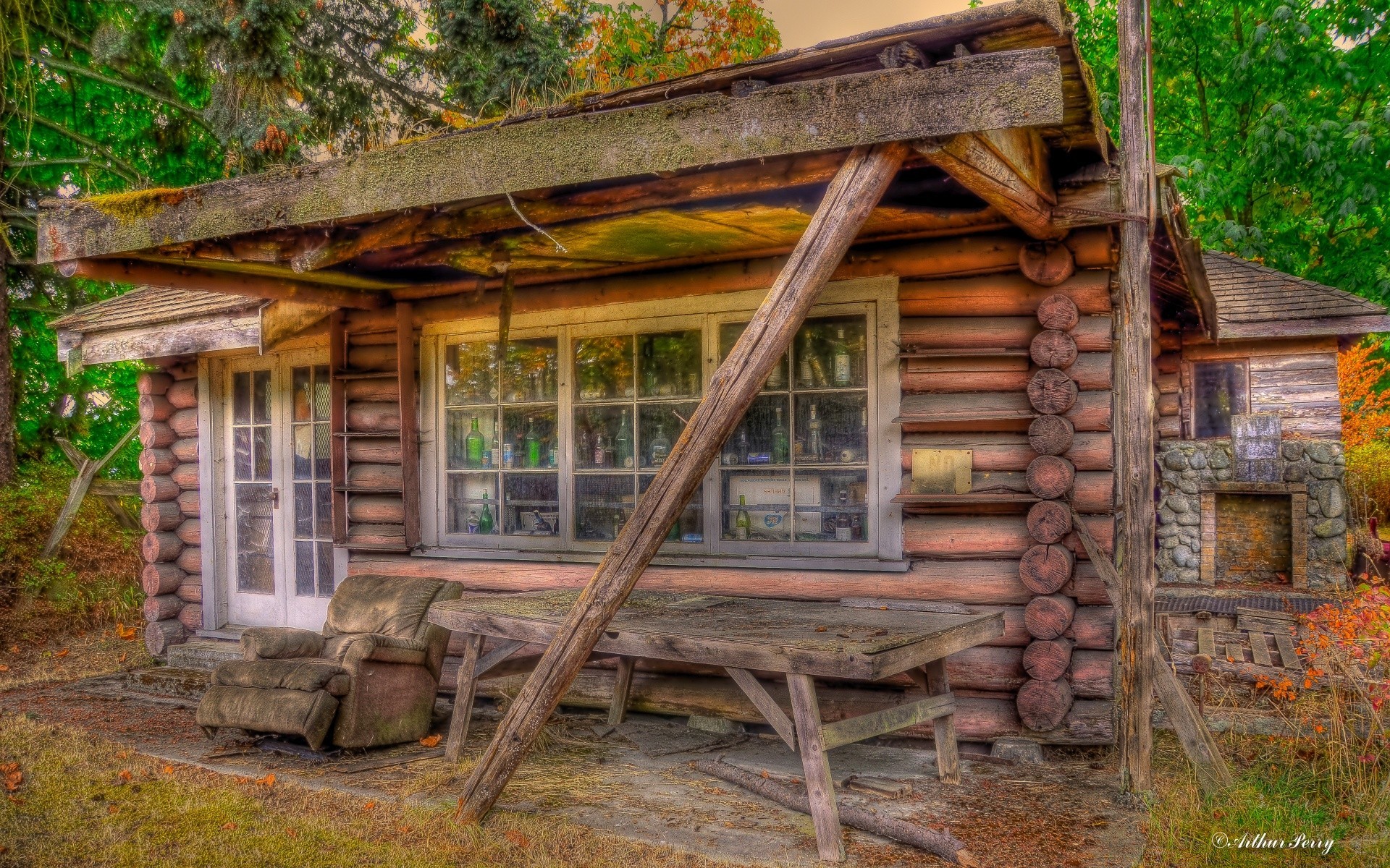 vintage ahşap ahşap ev rustik kabin eski terk edilmiş aile ev mimari geleneksel bungalov günlük pencereler kırık kulübe evler kırsal