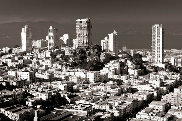 Imagen en blanco y negro de la ciudad