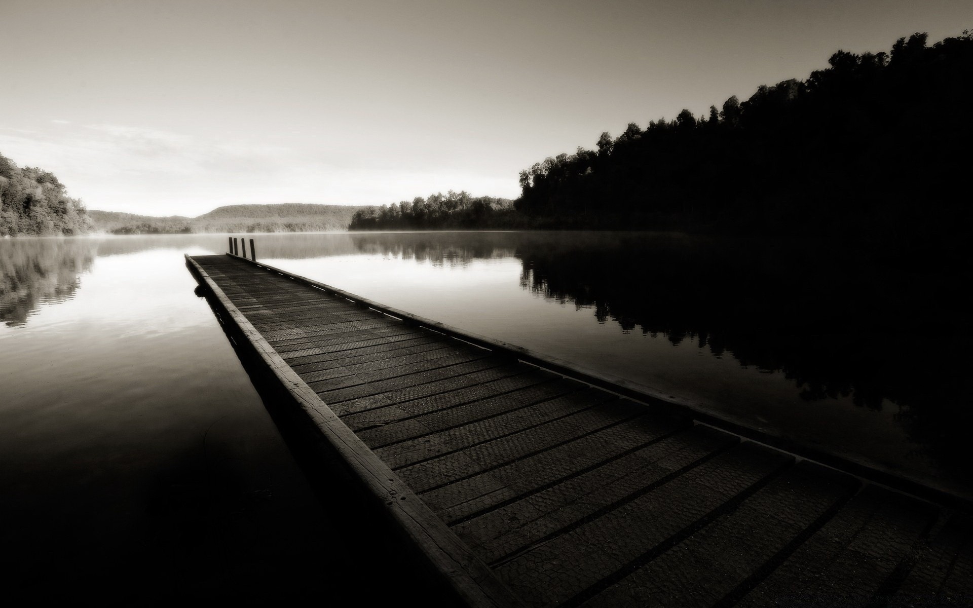 jahrgang monochrom see wasser fluss reflexion sonnenuntergang dämmerung landschaft natur himmel brücke holz holz licht nebel dunkel reisen schwarz / weiß abend