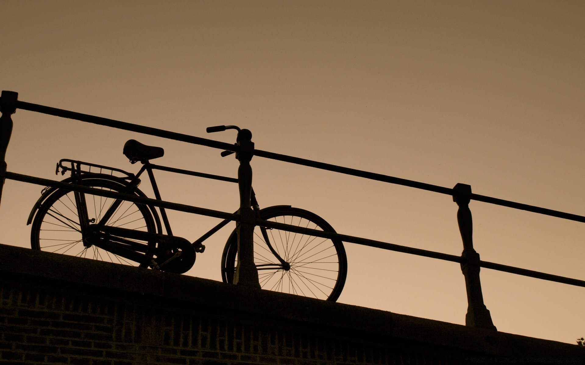 vintage ruedas bicicleta sistema de transporte cables cielo puesta del sol