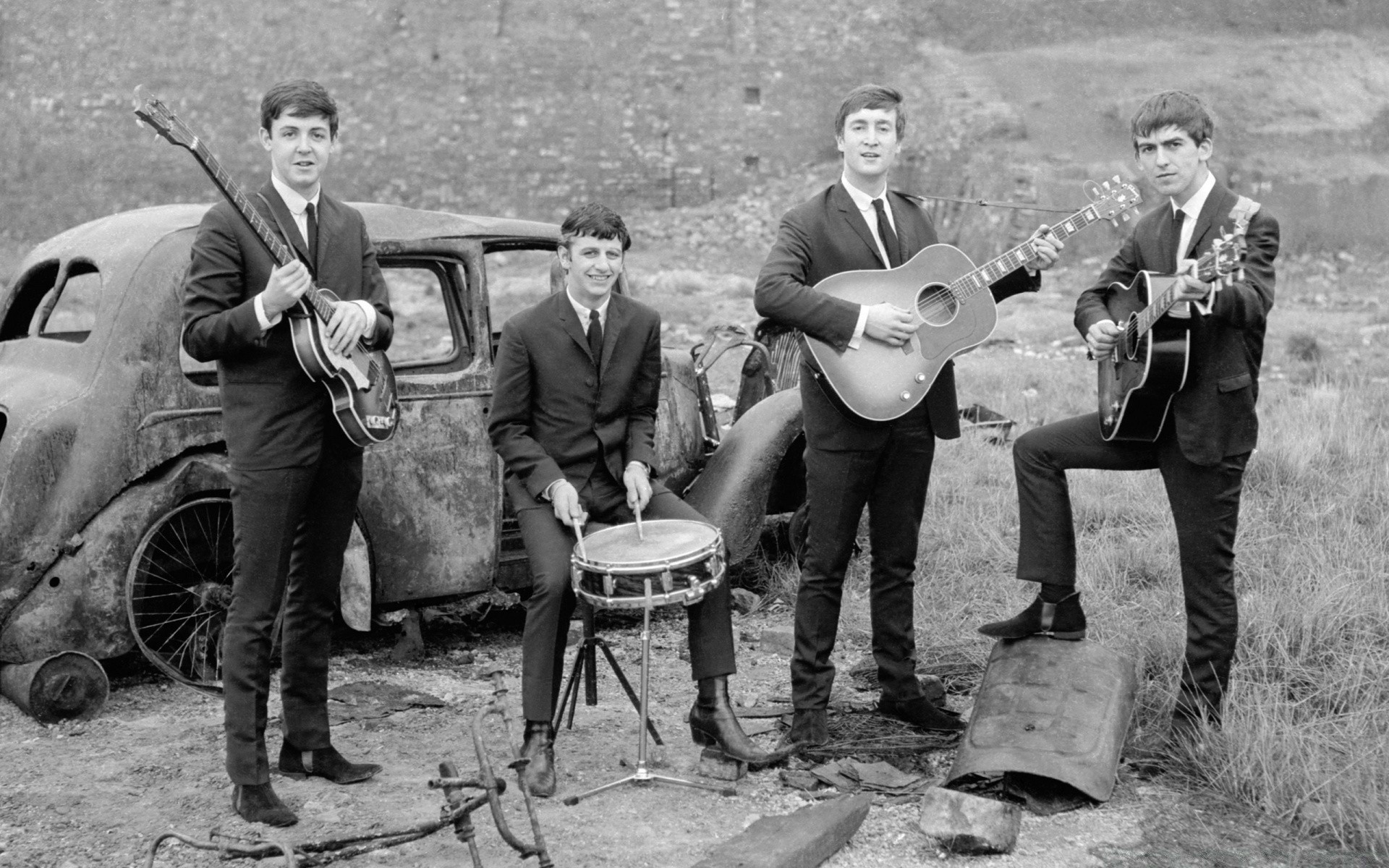 vintage adulto grupo homem música músico instrumento carro mulher dois múltiplos quatro usar três