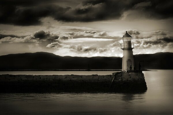 Monochrome image of a lighthouse by the water